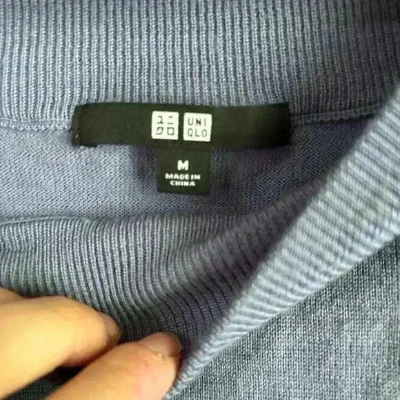 Uniqlo‎ off the shoulder sweater - Picture 2 of 3